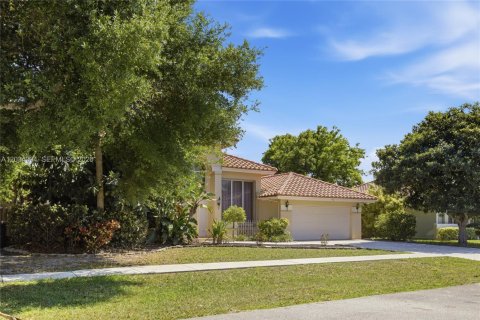 House in Boca Raton, Florida 4 bedrooms, 215.72 sq.m. № 2251135 - photo 3