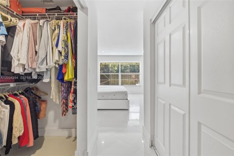 House in Boca Raton, Florida 4 bedrooms, 215.72 sq.m. № 2251135 - photo 22
