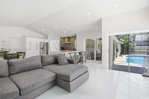 House in Boca Raton, Florida 4 bedrooms, 215.72 sq.m. № 2251135 - photo 15