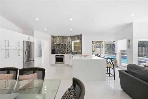House in Boca Raton, Florida 4 bedrooms, 215.72 sq.m. № 2251135 - photo 11
