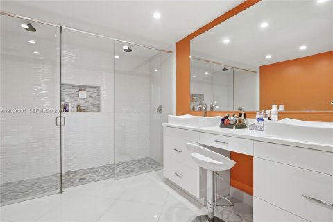 House in Boca Raton, Florida 4 bedrooms, 215.72 sq.m. № 2251135 - photo 25