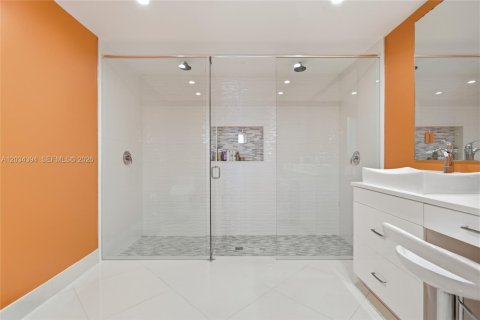 House in Boca Raton, Florida 4 bedrooms, 215.72 sq.m. № 2251135 - photo 24
