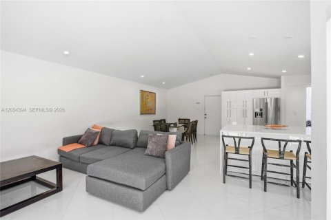 House in Boca Raton, Florida 4 bedrooms, 215.72 sq.m. № 2251135 - photo 13