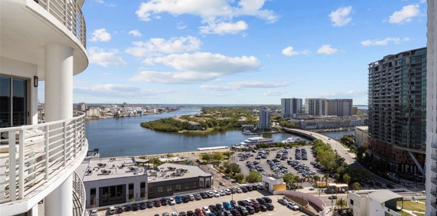 Condominio en Tampa, Florida, 2 dormitorios № 1616595