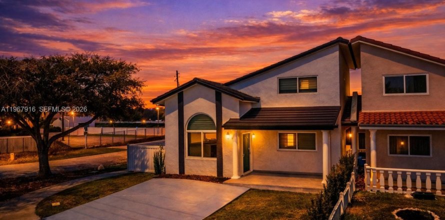 Дом в Майами, Флорида 4 спальни, 168.71м2 № 2049147