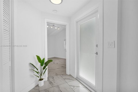 Купить виллу или дом в Майами-Шорс, Флорида 3 спальни, 96.71м2, № 2243072 - фото 16