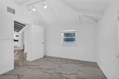 Купить виллу или дом в Майами-Шорс, Флорида 3 спальни, 96.71м2, № 2243072 - фото 24