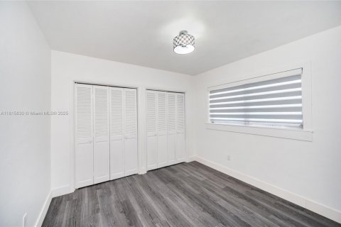 House in Coral Gables, Florida 3 bedrooms, 202.81 sq.m. № 1775784 - photo 22