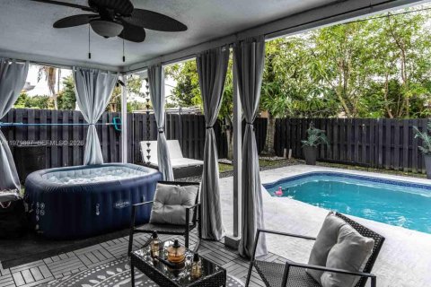 House in Sunrise, Florida 3 bedrooms, 120.03 sq.m. № 2043860 - photo 19