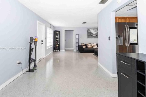 House in Sunrise, Florida 3 bedrooms, 120.03 sq.m. № 2043860 - photo 6