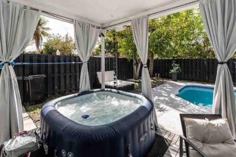 House in Sunrise, Florida 3 bedrooms, 120.03 sq.m. № 2043860 - photo 25