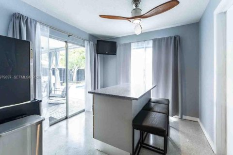 House in Sunrise, Florida 3 bedrooms, 120.03 sq.m. № 2043860 - photo 10