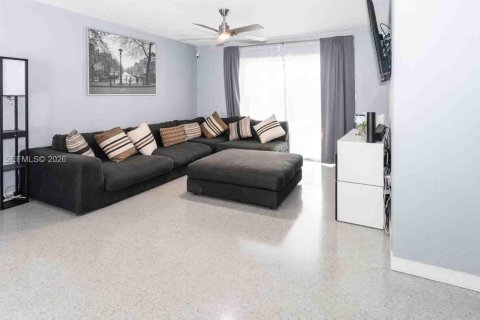 House in Sunrise, Florida 3 bedrooms, 120.03 sq.m. № 2043860 - photo 5