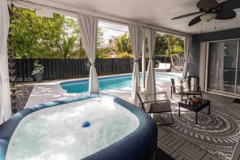 House in Sunrise, Florida 3 bedrooms, 120.03 sq.m. № 2043860 - photo 26