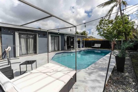 House in Sunrise, Florida 3 bedrooms, 120.03 sq.m. № 2043860 - photo 23