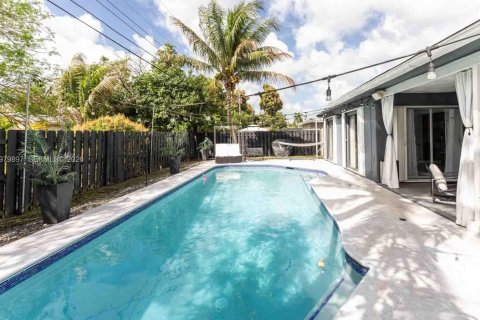 House in Sunrise, Florida 3 bedrooms, 120.03 sq.m. № 2043860 - photo 22