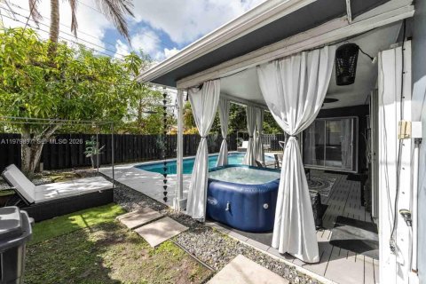 House in Sunrise, Florida 3 bedrooms, 120.03 sq.m. № 2043860 - photo 20