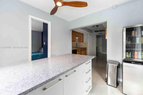 House in Sunrise, Florida 3 bedrooms, 120.03 sq.m. № 2043860 - photo 9