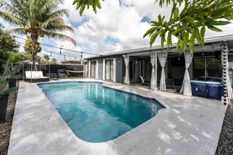 House in Sunrise, Florida 3 bedrooms, 120.03 sq.m. № 2043860 - photo 21