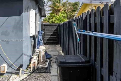 House in Sunrise, Florida 3 bedrooms, 120.03 sq.m. № 2043860 - photo 28