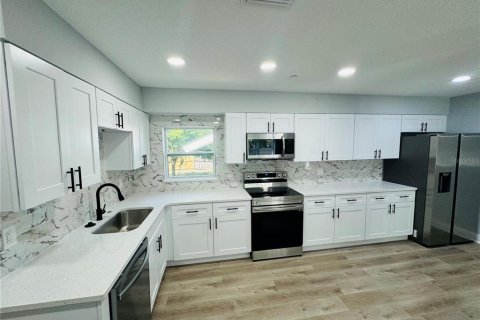 House in Sanford, Florida 4 bedrooms, 164.72 sq.m. № 1689955 - photo 17