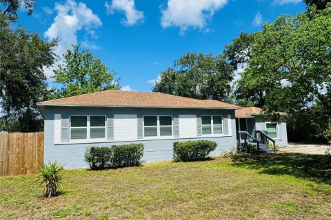 House in Sanford, Florida 4 bedrooms, 164.72 sq.m. № 1689955 - photo 2