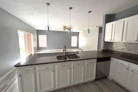 Casa en alquiler en Kissimmee, Florida, 4 dormitorios, 264.49 m2 № 2109412 - foto 3