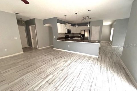 Casa en alquiler en Kissimmee, Florida, 4 dormitorios, 264.49 m2 № 2109412 - foto 4