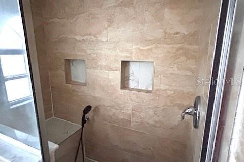 Casa en alquiler en Kissimmee, Florida, 4 dormitorios, 264.49 m2 № 2109412 - foto 16