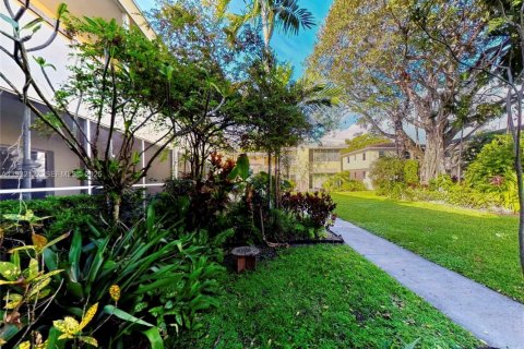 Condo in Miami Shores, Florida, 2 bedrooms № 2153682 - photo 30