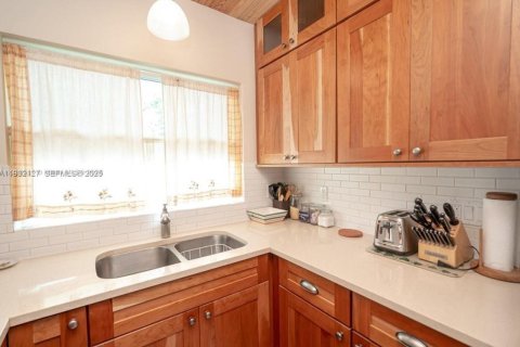 Condo in Miami Shores, Florida, 2 bedrooms № 2153682 - photo 13