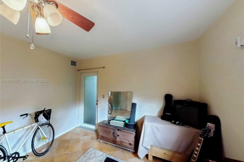 Condo in Miami Shores, Florida, 2 bedrooms № 2153682 - photo 21