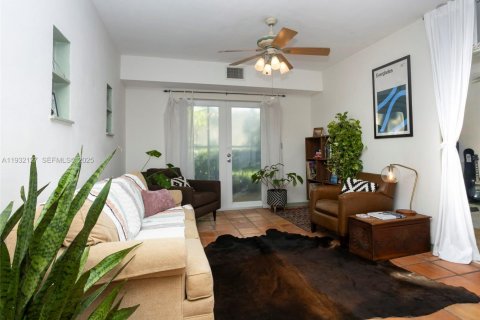 Condo in Miami Shores, Florida, 2 bedrooms № 2153682 - photo 5