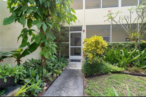 Condo in Miami Shores, Florida, 2 bedrooms № 2153682 - photo 28