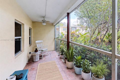 Condo in Miami Shores, Florida, 2 bedrooms № 2153682 - photo 24