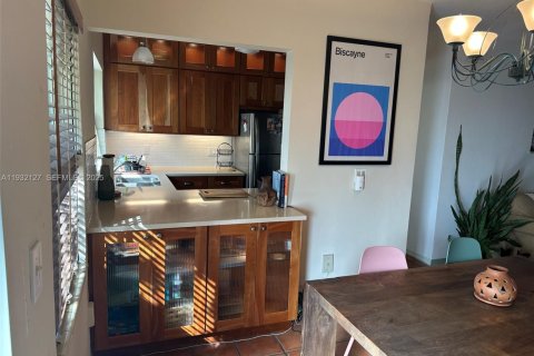 Condo in Miami Shores, Florida, 2 bedrooms № 2153682 - photo 10