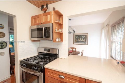 Condo in Miami Shores, Florida, 2 bedrooms № 2153682 - photo 12