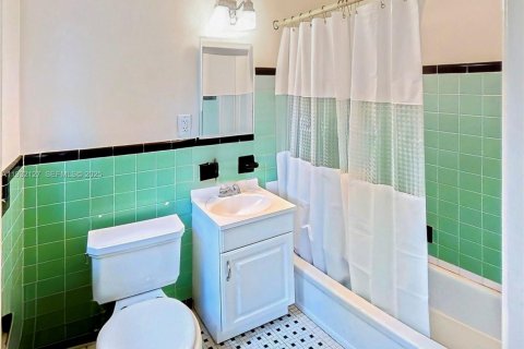 Condo in Miami Shores, Florida, 2 bedrooms № 2153682 - photo 23