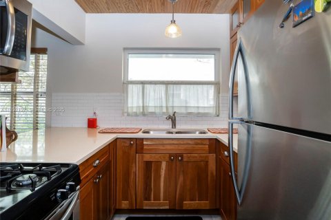 Condo in Miami Shores, Florida, 2 bedrooms № 2153682 - photo 14