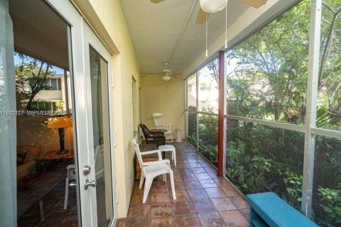 Condo in Miami Shores, Florida, 2 bedrooms № 2153682 - photo 25