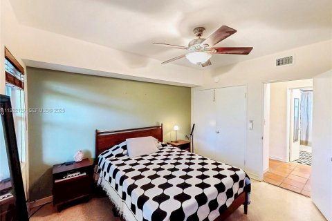 Condo in Miami Shores, Florida, 2 bedrooms № 2153682 - photo 18