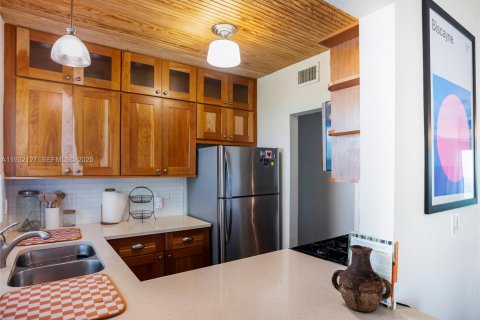 Condo in Miami Shores, Florida, 2 bedrooms № 2153682 - photo 11