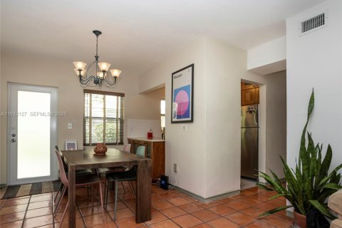 Condo in Miami Shores, Florida, 2 bedrooms № 2153682 - photo 7