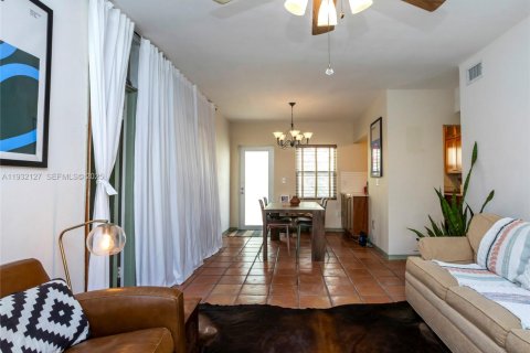 Condo in Miami Shores, Florida, 2 bedrooms № 2153682 - photo 8