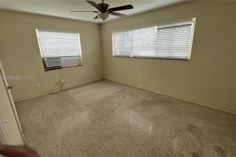 Снять в аренду виллу или дом в Холливуд, Флорида 2 спальни, 138.05м2, № 2052065 - фото 13