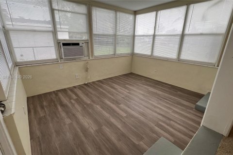 Снять в аренду виллу или дом в Холливуд, Флорида 2 спальни, 138.05м2, № 2052065 - фото 11