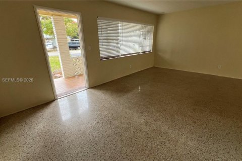 Снять в аренду виллу или дом в Холливуд, Флорида 2 спальни, 138.05м2, № 2052065 - фото 12