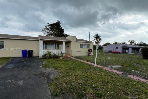 Casa en Hollywood, Florida 2 dormitorios, 138.05 m2 № 2052065