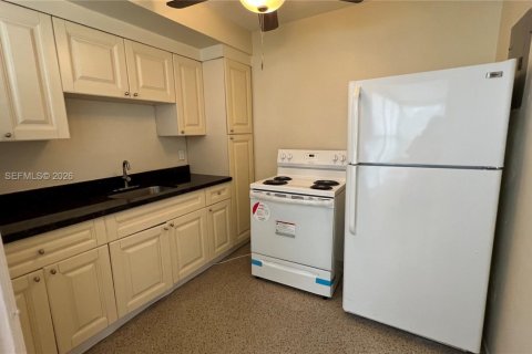 Снять в аренду виллу или дом в Холливуд, Флорида 2 спальни, 138.05м2, № 2052065 - фото 8