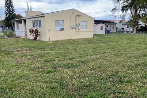 Снять в аренду виллу или дом в Холливуд, Флорида 2 спальни, 138.05м2, № 2052065 - фото 6